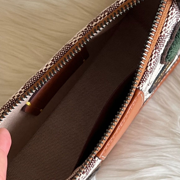 CG169 - Coach Swinger 20 in Signature Jacquard with Varsity Patches - Picture 7 of 12